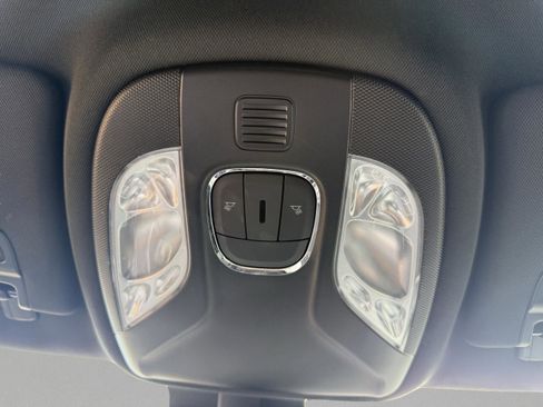 Used 2024 Jeep Compass Latitude image 24