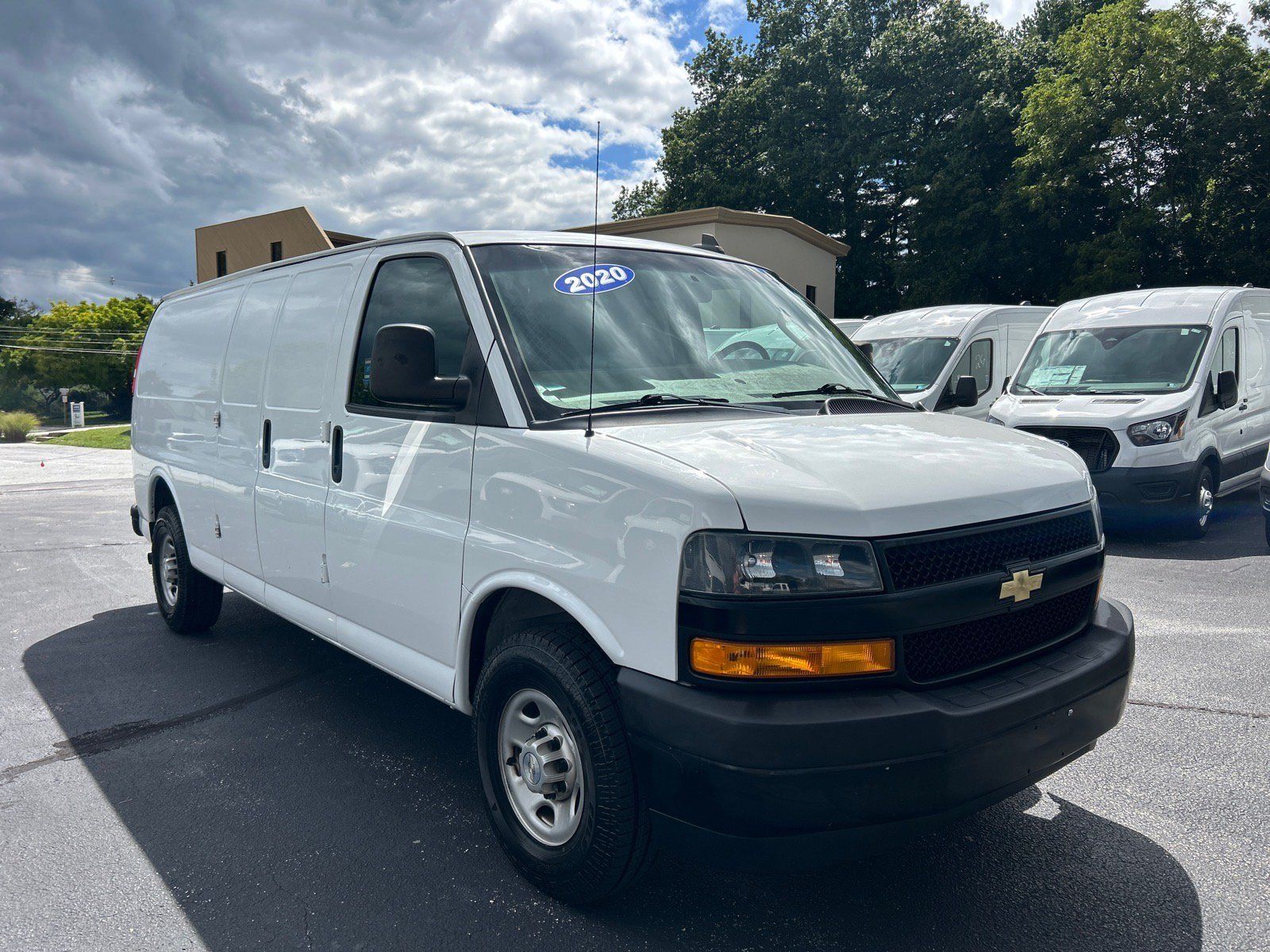Used 2020 Chevrolet Express 3500 Extended RWD image 3