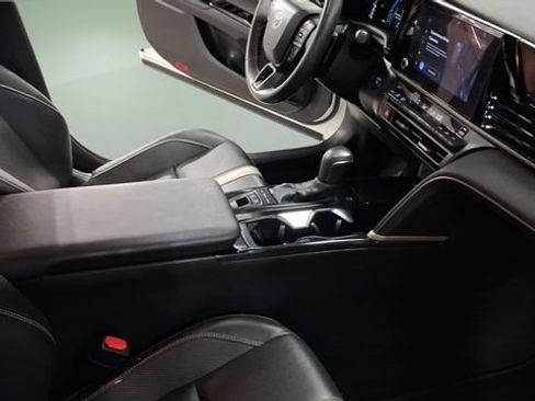 Used 2025 Toyota Camry SE FWD image 16