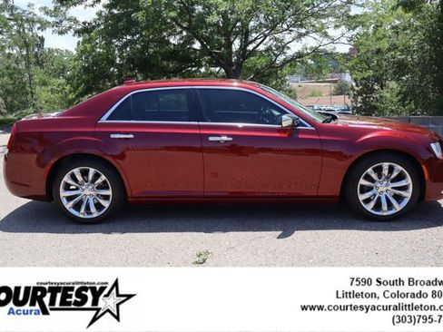Used 2020 Chrysler 300 Limited RWD image 7