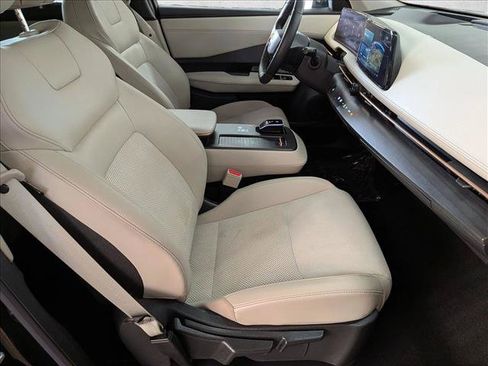 Used 2023 Nissan Ariya FWD image 27