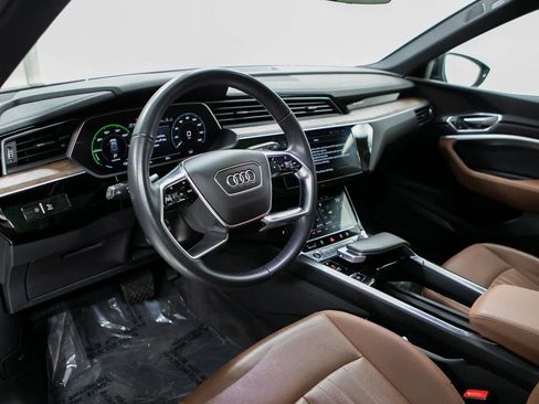 Used 2022 Audi e-tron Premium Plus w/ Premium Plus Package image 4