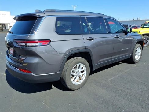 Used 2023 Jeep Grand Cherokee L Laredo image 3