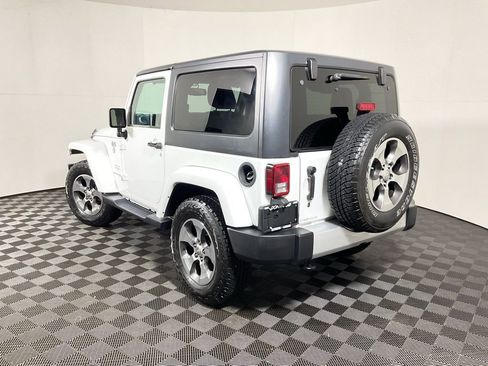 Used 2018 Jeep Wrangler Sahara image 10