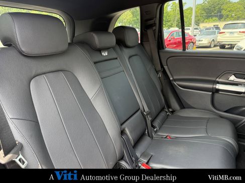 Used 2022 Mercedes-Benz GLB 250 4MATIC image 27