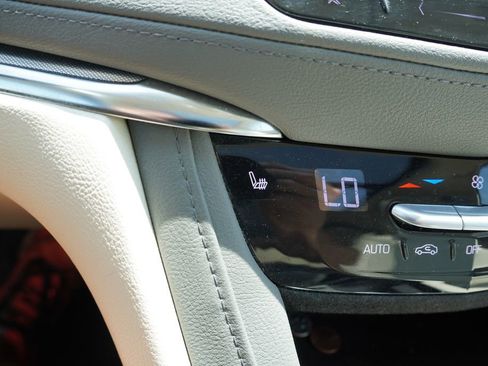 Used 2017 Cadillac XT5 Luxury w/ Driver Awareness Package FWD image 7
