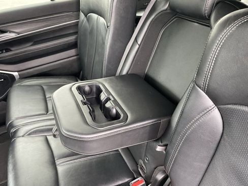 Used 2023 Jeep Wagoneer Series III w/ Preferred Equipment Group image 39