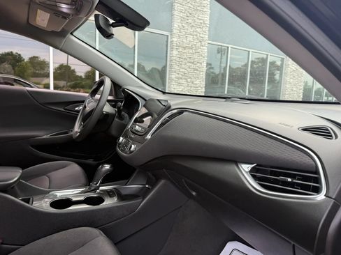 Used 2020 Chevrolet Malibu LT FWD image 14