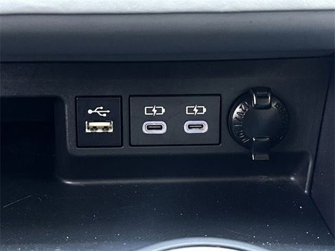 Used 2024 Toyota Highlander XLE image 21