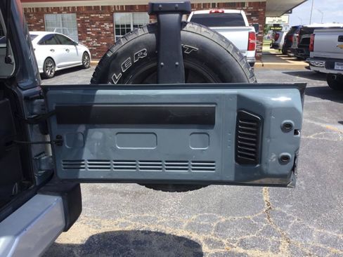 Used 2014 Jeep Wrangler Unlimited Sahara w/ Connectivity Group AWD/4WD image 36