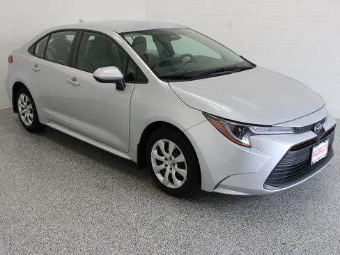 Used 2025 Toyota Corolla LE FWD image 4