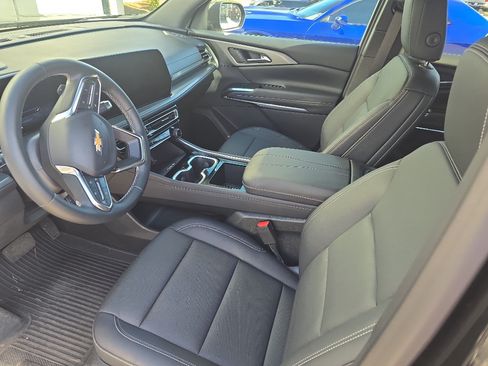 Used 2026 Chevrolet Traverse LT w/ Sun and Wheel Package FWD image 5