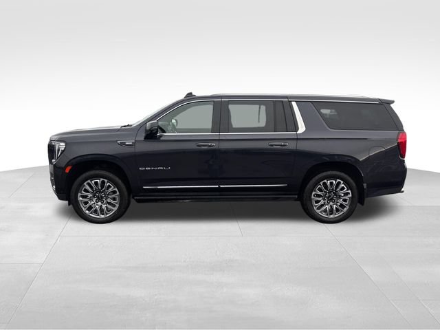 Used 2023 GMC Yukon XL Denali Ultimate AWD/4WD image 2