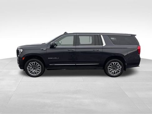 Used 2023 GMC Yukon XL Denali Ultimate AWD/4WD image 2