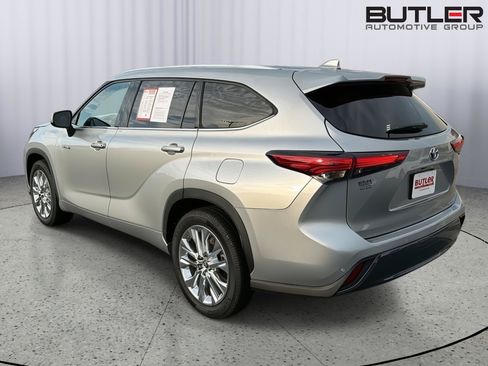Certified 2020 Toyota Highlander Limited FWD image 4