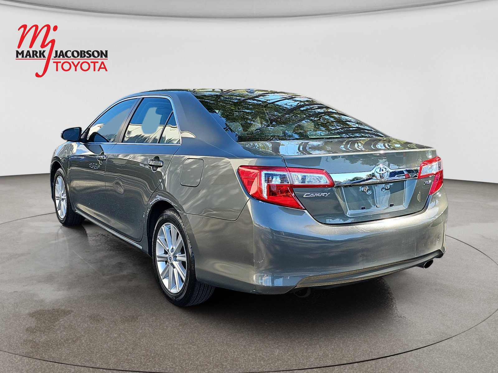 Used 2012 Toyota Camry XLE w/ Leather Pkg FWD image 13