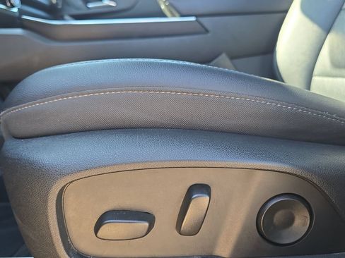 Used 2025 Chevrolet Equinox LT w/ Convenience Package II FWD image 29