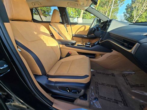 Used 2023 Lexus RZ 450e Premium image 11