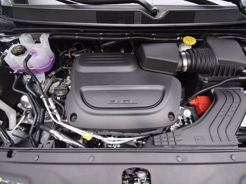 New 2026 Chrysler Pacifica Select image 16