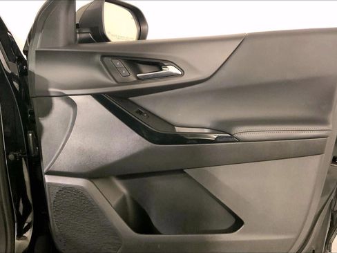 Used 2025 Chevrolet Equinox LT image 25