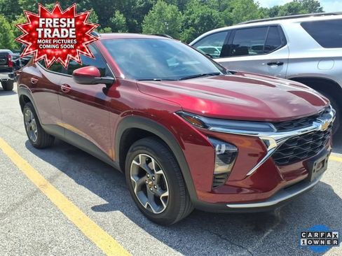 Used 2024 Chevrolet Trax LT w/ Driver Confidence Package FWD image 3
