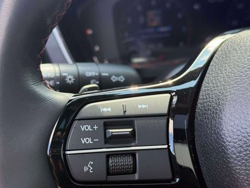 Used 2025 Honda Pilot Black Edition image 26