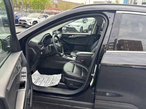 Used 2022 Ford Escape Titanium image 10