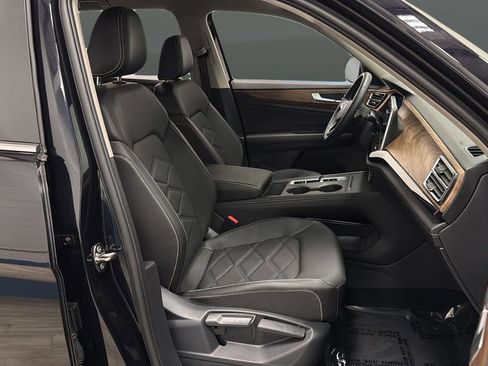 Used 2025 Volkswagen Atlas SE image 23