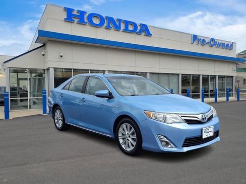 Used 2013 Toyota Camry XLE w/ Leather Pkg image 3