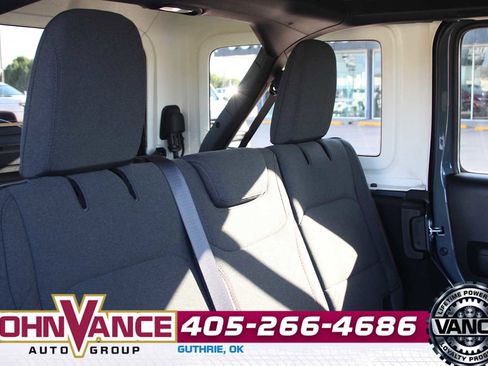 Used 2025 Jeep Wrangler Unlimited Rubicon AWD/4WD image 21