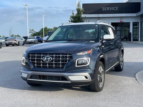 Used 2024 Hyundai Venue Limited FWD image 3