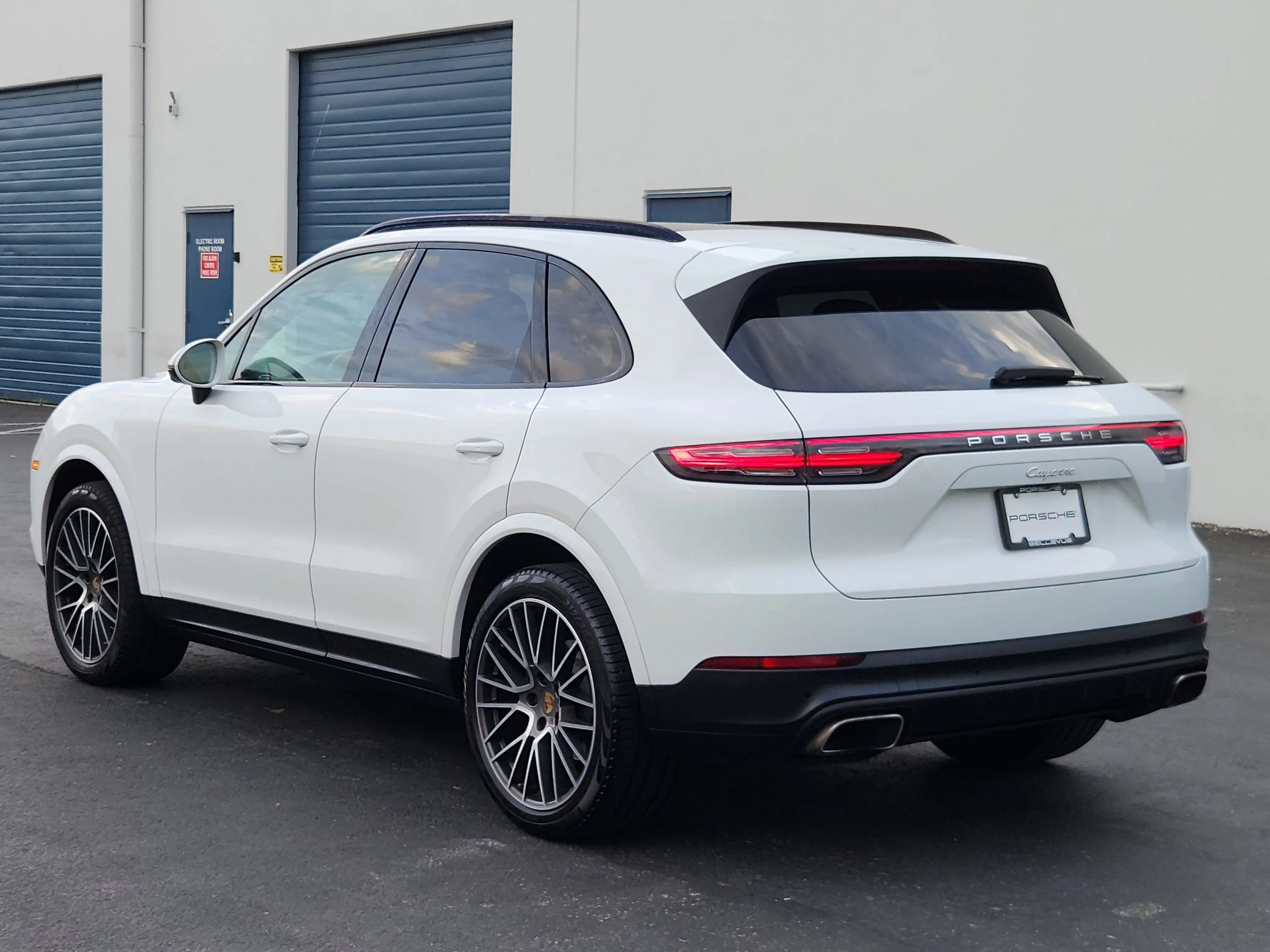 Used 2020 Porsche Cayenne w/ Premium Package Plus AWD/4WD image 3
