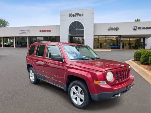 Used 2014 Jeep Patriot Latitude w/ All Weather Capability Group AWD/4WD image 2