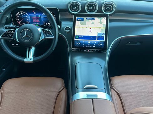 Used 2025 Mercedes-Benz GLC 350e 4MATIC image 17