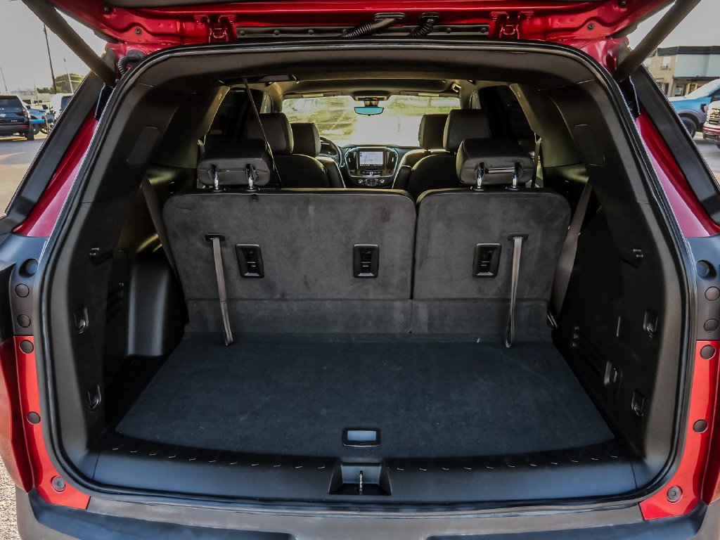 Used 2022 Chevrolet Traverse RS w/ LPO, Floor Liner Package FWD image 12