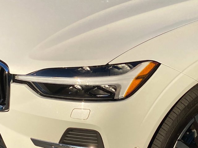 Used 2022 Volvo XC60 B5 Momentum w/ Advanced Package FWD image 5