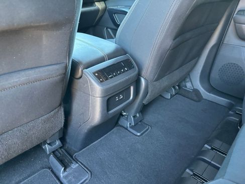 Used 2025 Nissan Pathfinder SV image 24