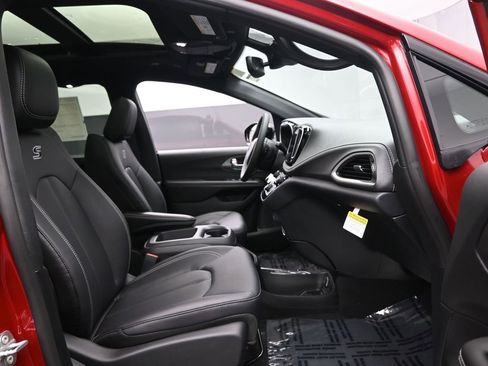 New 2026 Chrysler Pacifica Select w/ S Appearance Package FWD image 28