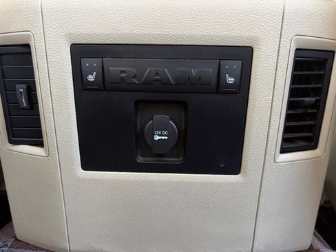 Used 2015 RAM 1500 Laramie w/ Convenience Group AWD/4WD image 7