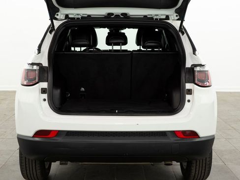 Used 2024 Jeep Compass Latitude AWD/4WD image 9