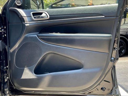 Used 2017 Jeep Grand Cherokee Limited image 22