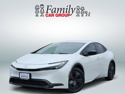 Used 2025 Toyota Prius LE FWD image 1
