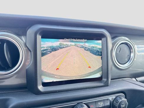 Used 2022 Jeep Wrangler Unlimited Sahara w/ Cold Weather Group AWD/4WD image 18
