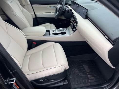 Used 2026 Genesis GV70 2.5T Advanced image 13