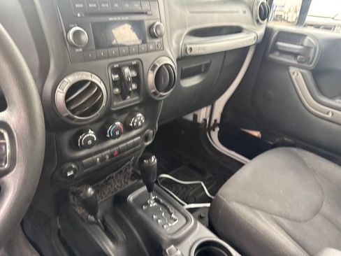 Used 2017 Jeep Wrangler Unlimited Sport AWD/4WD image 8
