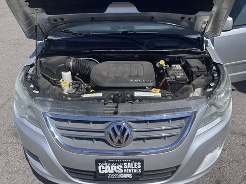 Used 2011 Volkswagen Routan SEL FWD image 64