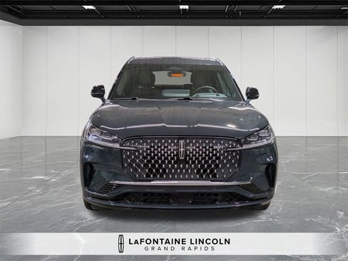 Certified 2025 Lincoln Aviator Black Label image 8