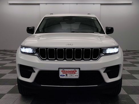 Used 2023 Jeep Grand Cherokee Laredo w/ Luxury Tech Group I AWD/4WD image 4