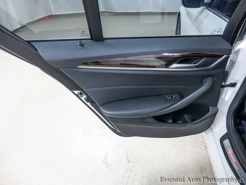 Used 2019 BMW 530i xDrive image 23