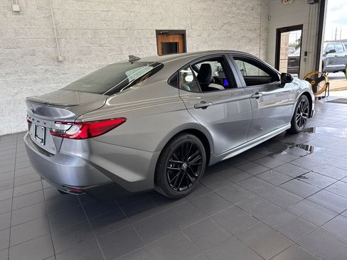 Used 2025 Toyota Camry SE w/ Convenience Package FWD image 8